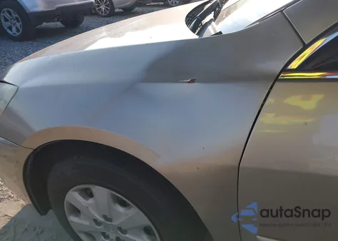 2004 Honda Accord 2.4 Lx z USA, uszkodzony, nr VIN 1HGCM56384A144073